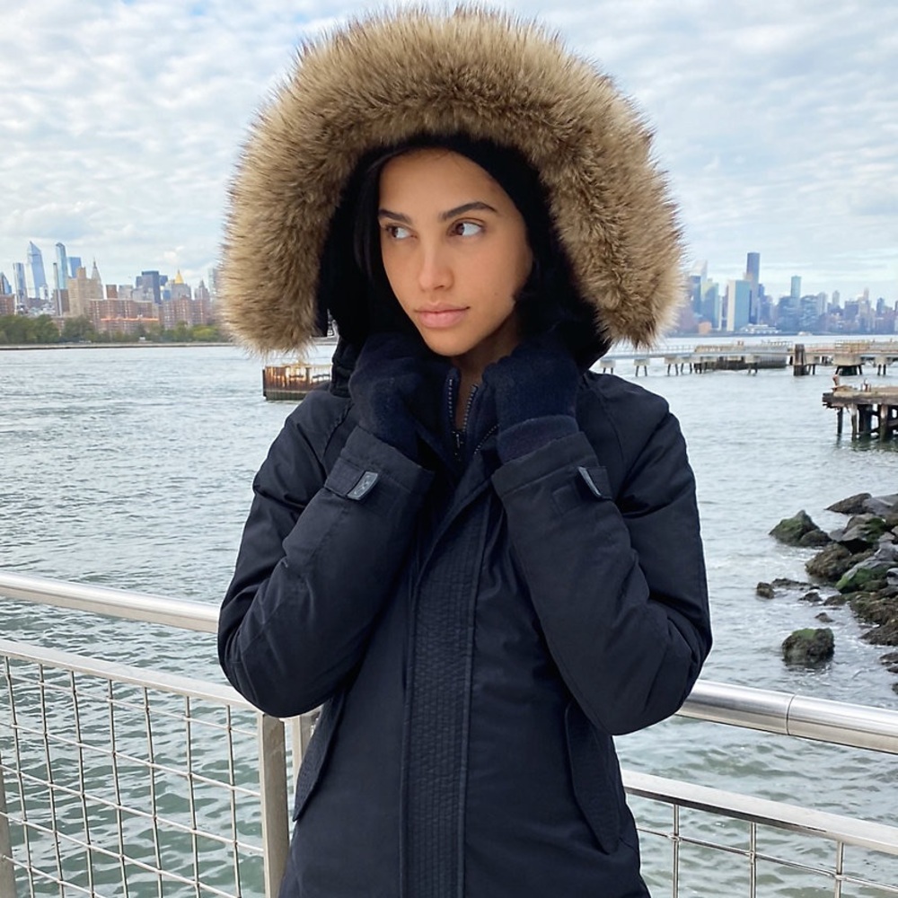 Aritzia TNA Aspen Summit Parka Black XS waterproof wind proof